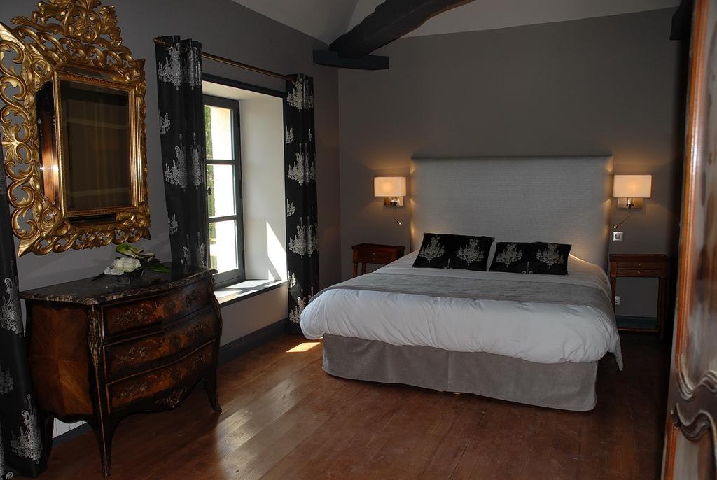 Le Logis Du Pere Hotel Saint-Coutant-le-Grand Quarto foto